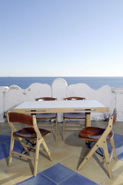 Tables et chaises du réfectoire IBM, 1983 Marc HELD